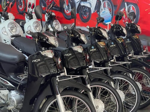 បងប្អូនមានថវិការតិចហើយចង់បានម៉ូតូស្អាតៗ បងអាចមកមើលបានបងសេរីទាប ខ្ពស់មានទាំងអស់ បង់រំលោះមួយខែ៣០$