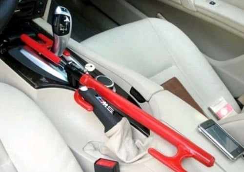 សោរជាក់ ចង្កូត នឹង ហ្រាំងដៃ ឡាន