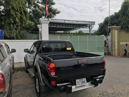 រថយន្តលក់បន្ទាន់