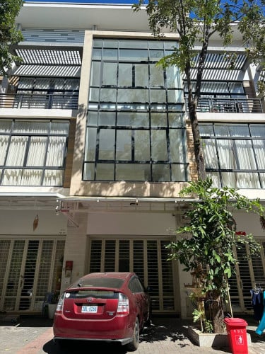 ផ្ទះអាជីវកម្មសម្រាប់លក់ នៅបុរីប៉េងហួតបឹងស្នោរ