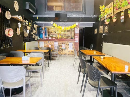 ហាងអាហារសេងបន្ទាន់នៅលើផ្លូវធំជិតផ្សារទួលទំពូង