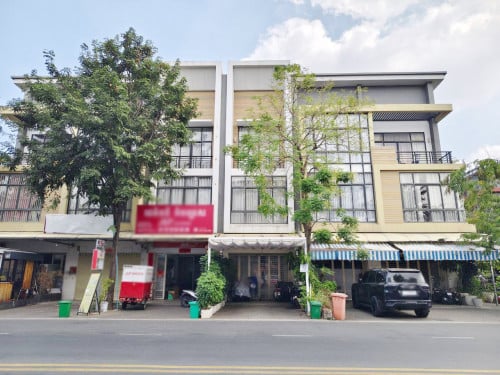 ផ្ទះអាជីវកម្ម សម្រាប់ជួល ក្នុងបុរីប៉េងហួតបឹងស្នោរ