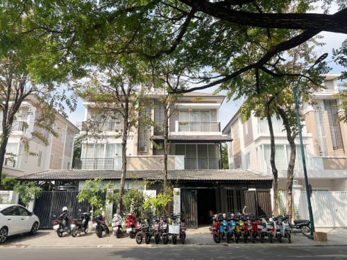 វីឡាភ្លោះ សម្រាប់ជួលនៅក្នុងបុរីប៉េងហួត បឹងស្នោរ