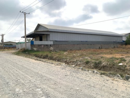 ឃ្លាំងលក់ តម្លៃល្អ ជិតផ្លូវក្រវ៉ាត់ក្រុង៣ (ចោមចៅ)