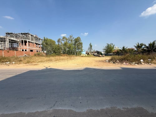 ដីលក់នៅក្រោយវត្តឃ្មួញ(អាចពុះបាន)