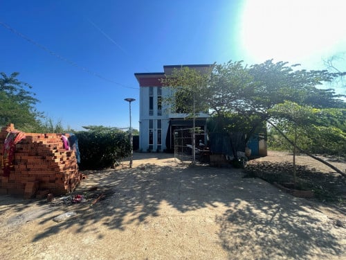 ផ្ទះថ្មី លក់បន្ទាន់ ក្រោមទីផ្សារ