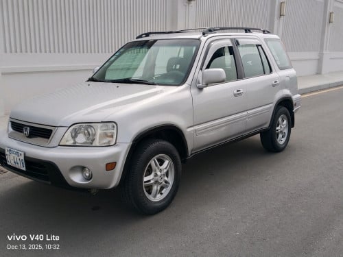 ឡានលក់ឆ្នាំ 00ប៉ុងពីABS