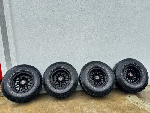 យ៉ាន់ និងសំបកលេខ 285/75/R16 រួមមានដុំលាន 3cm និងកំពស់ 5cm