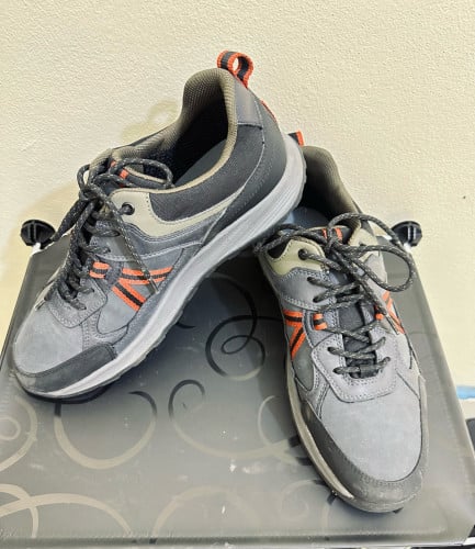 ស្បែកជេីងម៉ាក​ Geox