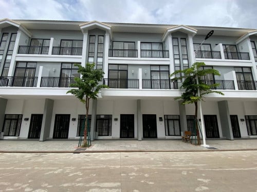 វីឡាកូនកាត់ LV សម្រាប់លក់នៅក្នុងបុរីប៉េងហួតបឹងស្នោរ