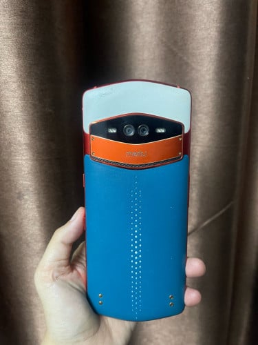 ទូរស័ព្ទMeitu V7 ថតរូបស្អាតខ្លាំងនៅស្អាត98% ( អត់សូវបានប្រើទេ )