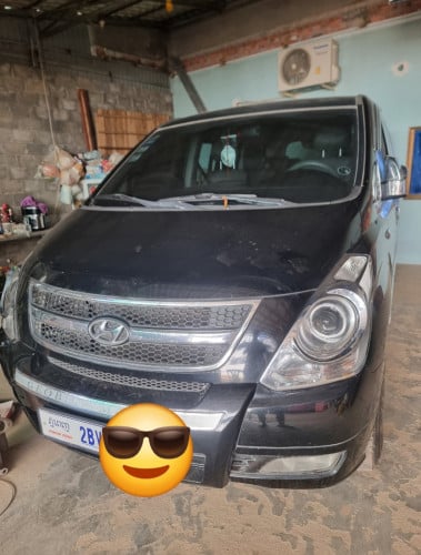 មានឡានលក់ Starex cvx ពណ៏ខ្មៅ 2014 Full opionតម្លៃ 15000$ចរចារ