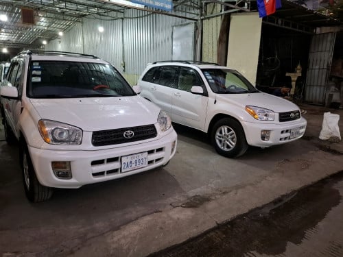 បងប្អូនដែរចង់បាន TOYOTA RAV4L មកមើលផ្ទាល់មក