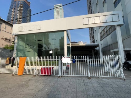 🏙️ហាងធំជួលនៅលើផ្លូវមុនីរង្ស