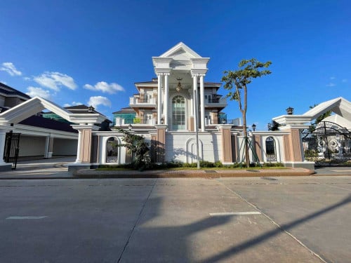 🏠វីឡាឃីងAកែងសម្រាប់ជួល នៅក្នុងបុរីប៉េងហួត ដឹស្តាមេរាហ្គាដិន 50ម៉ែត្រ