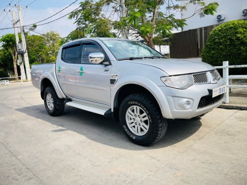 💥Mitsubishi Triton ឆ្នាំ2009 អូតូប៉ុងពីរ ថ្នាំហ្សុីន90ភាគរយធានាឡាននៅថ្មីខ្លាំង