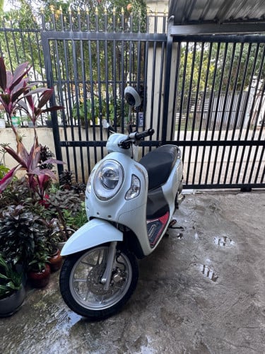 022 សាណុំសុីនម្ចាស់ដើមក្មួយស្រីជិះភ្ទាល់ចង់លក់ម៉ាសុីនតាន់សម្លេងស្រួយគីឡូទិច ស្លាកលេខភ្នុំពេញ