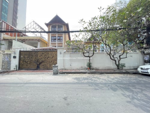 14 Bedrooms Swimming Pool Villa for Sale in Bkk1