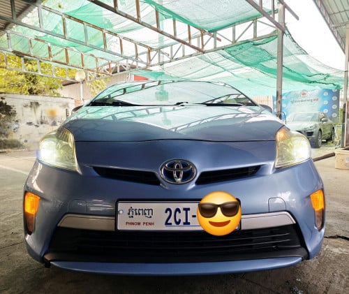 2012 Toyota Prius options 3 plug-In