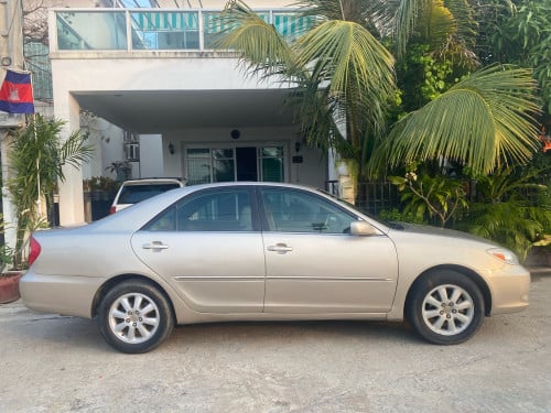 Camry 04-មាស​ XLE Full Option ពោង8-បេីកតំបូល