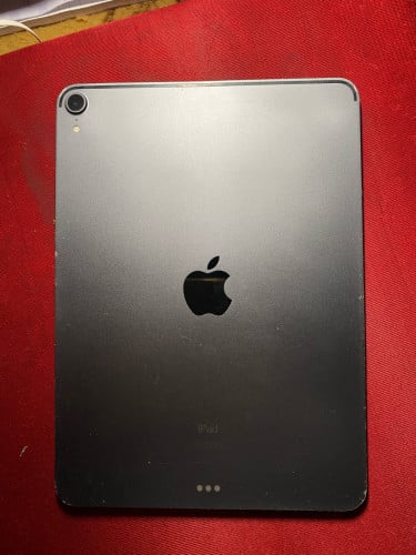 iPad Pro 11 2018.   លក់ហើយ