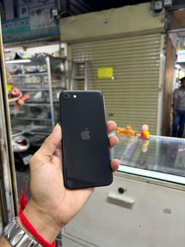 iPhone SE2 256G model J/P ម៉ាសុីនសានុំស្រុីនសឹកថាច់តិចៗ