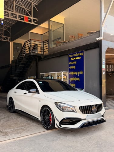 Mercedes Benz CLA45 AMG 2015
