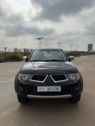 Mitsubishi Triton 2011