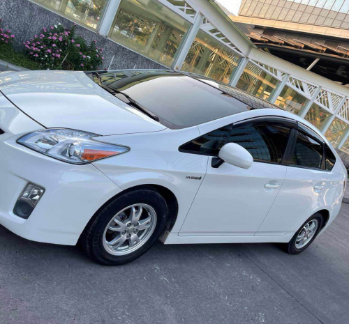 Prius 011optio4 តំលៃ16,200$ចរចារឡាមអ្នកប្រើចងលក់ប្ដូសេរី