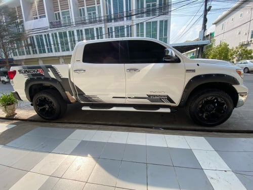 Toyota tundra 2011 auto capitas full Options រៀបចំហើយថ្មីណាស់តម្លៃល្អ🎉