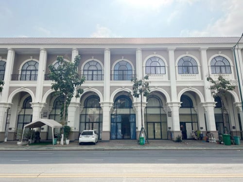 ផ្ទះអាជីវកម្ម សម្រាប់ជួល ក្នុងបុរីប៉េងហួតបឹងស្នោរ