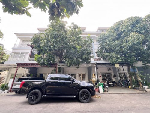 វីឡាកូនកាត់ សម្រាប់ជួលឬលក់នៅក្នុងបុរីប៉េងហួត បឹងស្នោរ