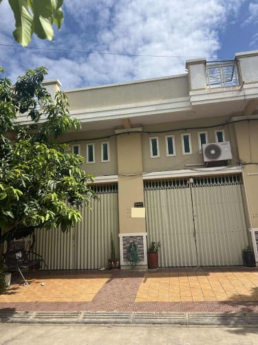 ផ្ទះលក់ ១ល្វែង នៅបុរីរំចេក