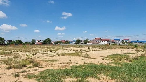 ដីលក់នៅឃ្មួញ