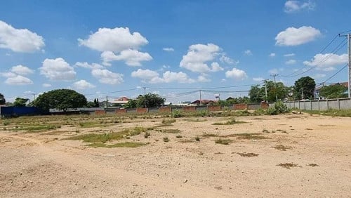ដីលក់នៅឃ្មួញ