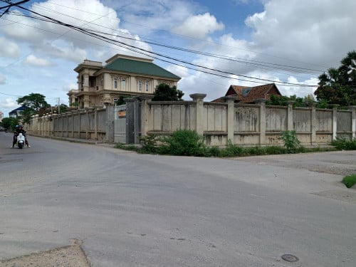 ដីកែងលក់ ឫជួលក្រោយសាលាខណ្ឌសែនសុខ