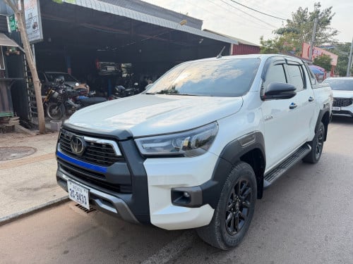 ឡានស្អាត​លក់​នៅ​សៀមរាប​021 ថ្មីណាស់3មុឺនkm