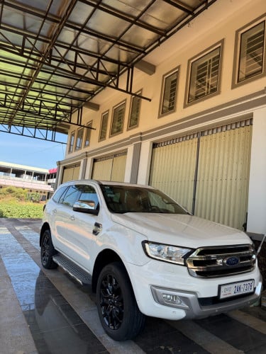 លក់ឡានប្រើផ្ទាល់ ម្ចាស់ដើមទី1 Ford Everest Titanium ឆ្នាំ2016 ម៉ាសុីន3.2 អូតូកាប់ពីតាស ឡានស្អាត