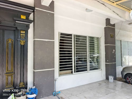 新世界2区刚刚装修好8万9出售售