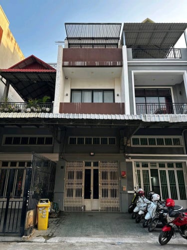 * ផ្ទះល្វែងសំរាប់លក់ 4m x 16m  ; ស្ថិតនៅចម្ងាយ 500មពី ផ្សារបឹងបៃតង