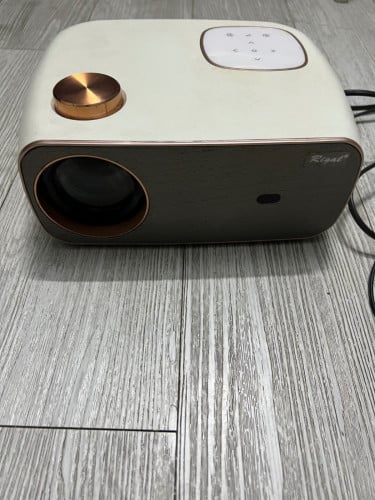 ម៉ាសុីនស្លាយ+ផ្ទាំងបញ្ចាំងលក់តំលៃ65$ ម៉ាសុីនបញ្ចាំងភ្លឺច្បាស់ល្អ នៅស្អាត៩០% តេឡេក្រាម016679797