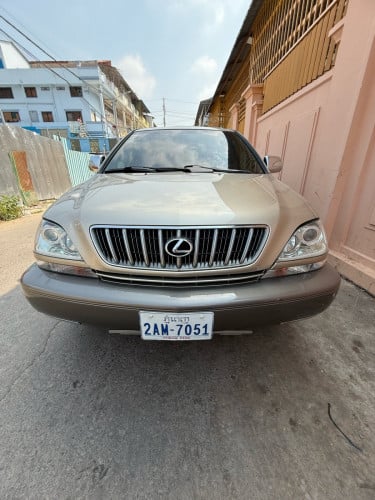 ដាក់លក់lexus(2001)ប៉ុងមួយធានាឡានថ្មីជូន