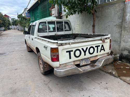 ឡានលក់ Toyota hilux