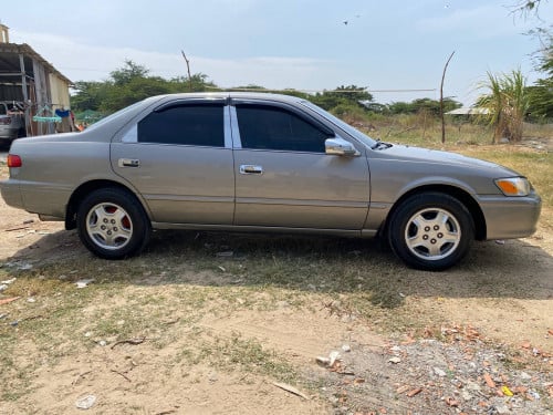 ឡានលក់XLE កៅអីចុចសងខាង