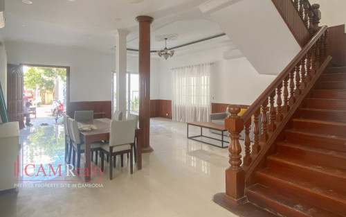 4 Bedroom Villa with Private Pool for Rent in Tonle Basak