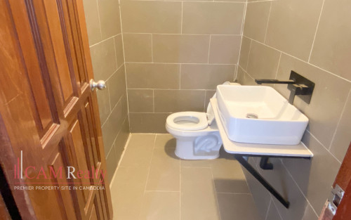 4 Bedroom Villa with Private Pool for Rent in Tonle Basak