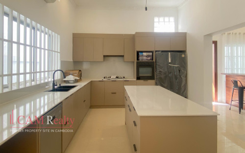 4 Bedroom Villa with Private Pool for Rent in Tonle Basak