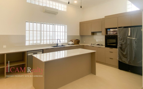 4 Bedroom Villa with Private Pool for Rent in Tonle Basak