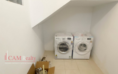 4 Bedroom Villa with Private Pool for Rent in Tonle Basak