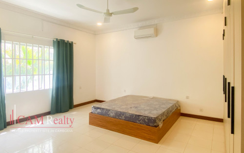 4 Bedroom Villa with Private Pool for Rent in Tonle Basak